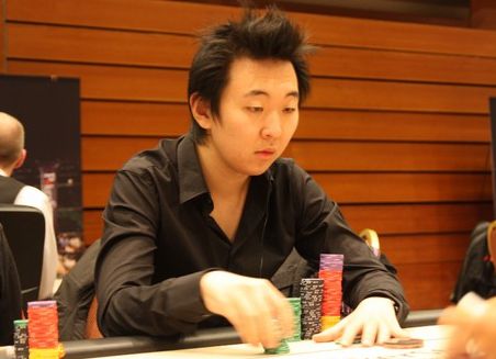 Cao al tavolo live durante un torneo