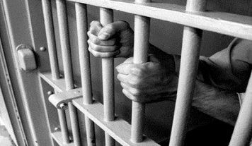 Arrestato l’uomo che uccise due persone bruciando un circolo di poker