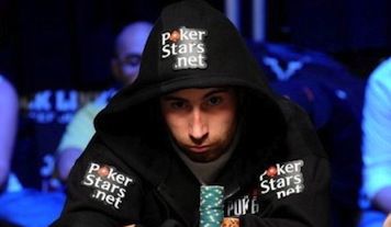 Jonathan Duhamel, Scott Clements e George Danzer al Final Table del Mixed Game nelle WSOP APAC