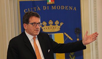 Modena, Presidente provincia: “Chiusura circolo segnale contro gioco d’azzardo!”