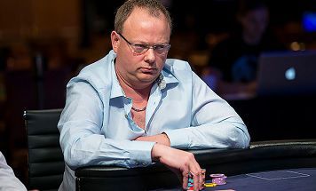 Paul Newey, un professionista del poker convertito alle slot?