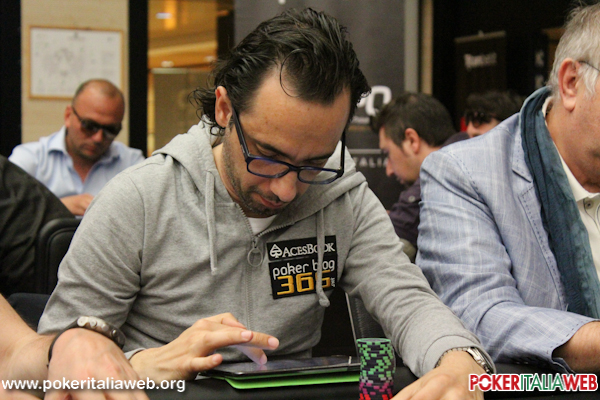 Massimo Lagana' al tavolo da gioco