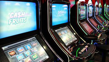 Decreti in arrivo sul gioco: tagli alle slot e agli spot in TV