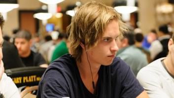 Poker High Stakes: Viktor Blom, a febbraio profit da oltre $700.000. Disatro Phil Ivey!