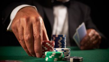 Cinque consigli utili che possono aiutarvi a vincere un torneo di poker