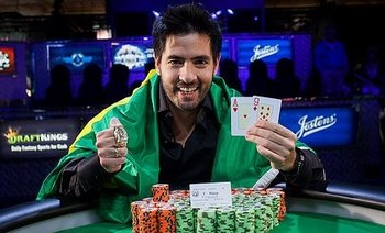 WSOP 2015: Nishijima trionfa nell’evento #38, è il 3° brasiliano a vincire il braccialetto