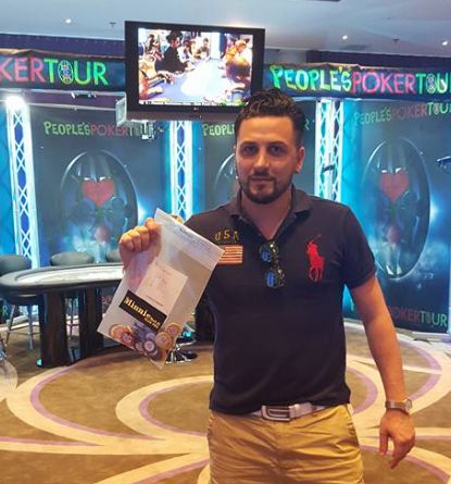 Gaetano con la busta delle chips 