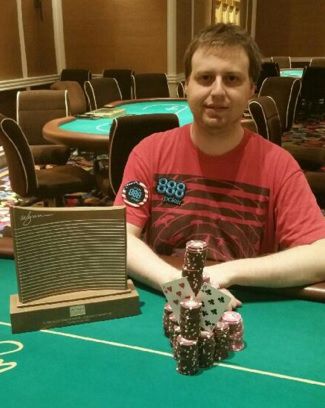 McKeehen con il trofeo
