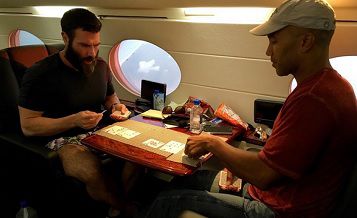 Dan Bilzerian e le partite milionarie a poker cinese in aereo