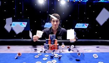 Luca durante i festeggiamenti per la vittoria nell'IPT