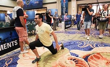 Antonio Esfandiari si scusa e dona 50.000$ vinti con la prop bet alla PCA