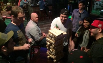 Un nuovo gioco impazza tra i pro nei tornei live: la torre di Jenga
