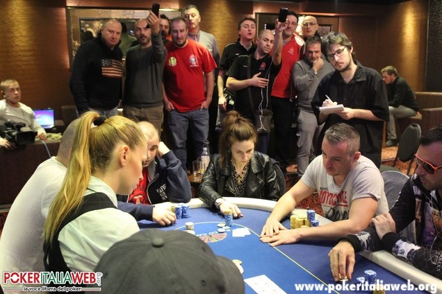 Il tifo per Scalvini al final table