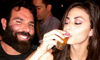 Samantha Abernathy festeggia il terzo posto conquistato all’Aussie con Dan Bilzerian