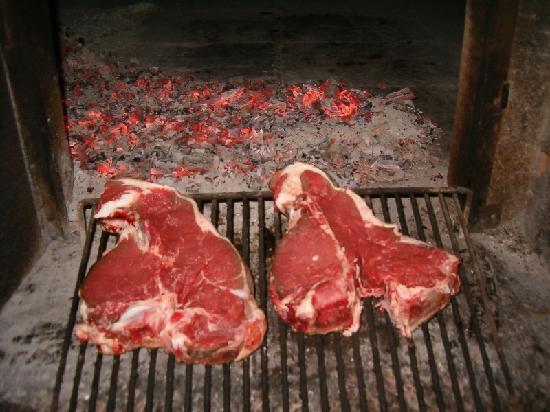 Poker e Risate: il primo prende i soldi, il secondo dei coltelli da carne….