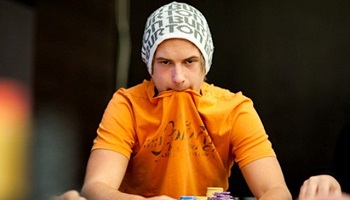 Poker high stakes: Viktor Blom sulle montagne russe, vince e perde in 48 ore più di 200K