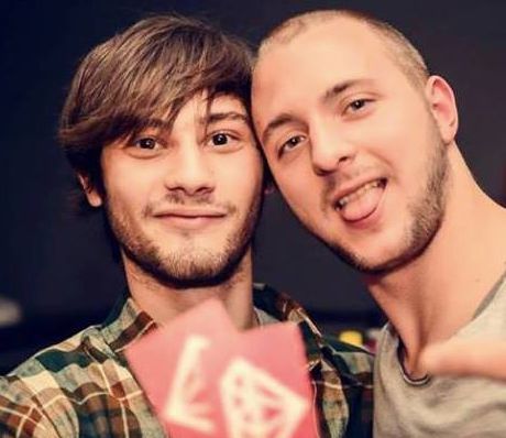 Gianluca (a sinistra) con un amico