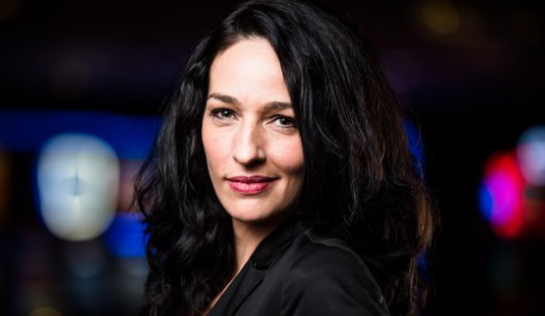 Poker e Twitter: la bella Kara Scott ci fa sapere che tipo di reggiseno indossa!