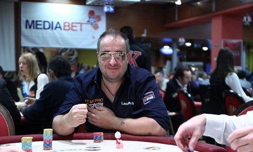 Letterina d’amore della figlia a Riccardo Lacchinelli: “Papà è famoso, gioca a poker”