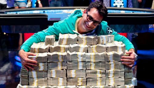 Poker All Time Money List, Antonio Esfandiari secondo con $26.722.351. In testa c’è sempre Daniel Negreanu