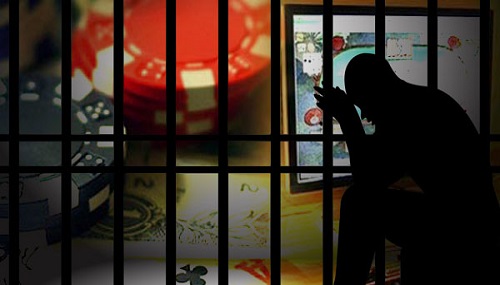 Il carcere di Biella trasformato in bisca: detenuto incendia la propria cella dopo aver perso a poker