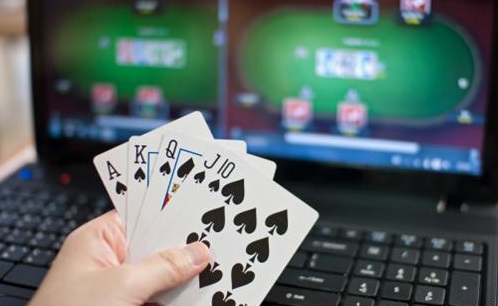Gioco Online Italia: il giocatore tipo è un uomo tra i 25-44 anni residente al centro-sud