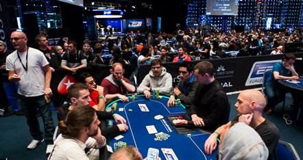 Musta durante il torneo (Foto blog PokerStars)