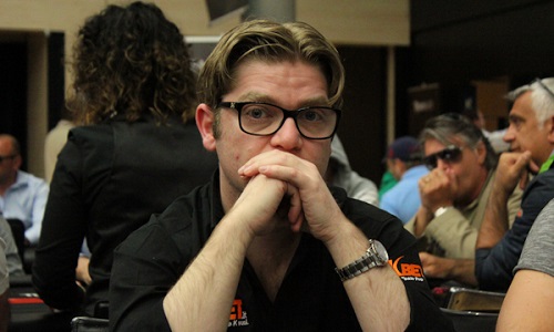 Poker online: Tony Sanguedolce chipleader al Sunday High Roller. Ad Alessandro Siena il Need for Speed