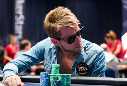 Allain al tavolo (Foto blog PokerStars)