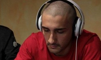 Simone in versione poker live