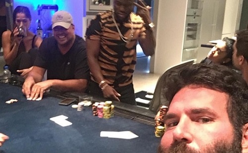 Poker e Risate: Kevin Hart con un poker in mano si limita al call, convinto che dovesse scendere una sesta carta!