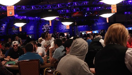 Le Wsop 2016 hanno finalmente preso il via. Primi a scendere in campo gli ‘impiegati’. Stasera il Colossus II