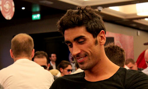 Poker gossip: Filippo Magnini insegna a giocare a poker a Federica Pellegrini e Max Pescatori la sfida al tavolo