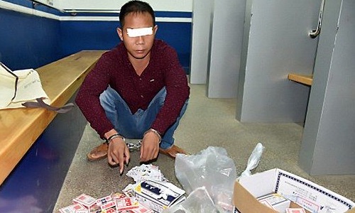 Poker & truffa: inchiostro invisibile e lenti a contatto, così dei bari hanno truffato un giocatore cinese