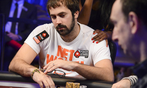 Jason Mercier e Natasha sposi, ma il viaggio di nozze può attendere. Il marito sfiora il colpo al Poker Open High Roller