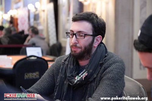 Gabriele al tavolo da gioco
