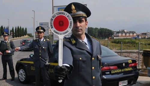 Poker live, sequestrato circolo a Parma: denunciati organizzatori e giocatori!