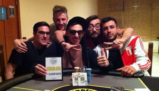 Simone in versione poker live