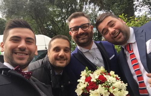 Francesco con alcuni amici il giorno del suo matrimonio