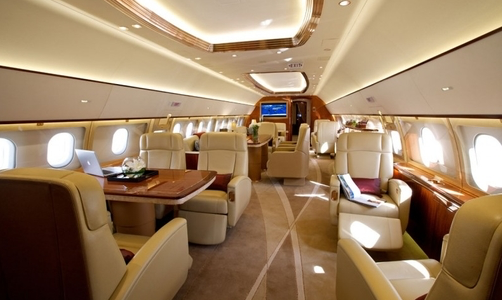 Passport to 50: torneo di poker fra i cieli a bordo di un aereo privato extra lusso, con Daniel Negreanu!