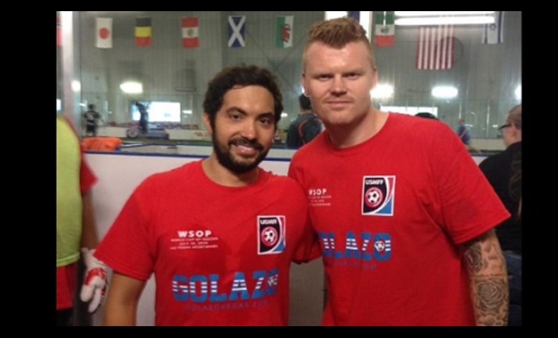 L'organizzatore Timothy Adams con John Riise