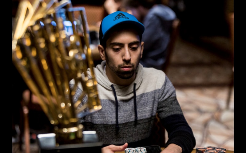 Elior Sion con il trofeo del Poker Players Champioship ad attenderlo (@WSOP)