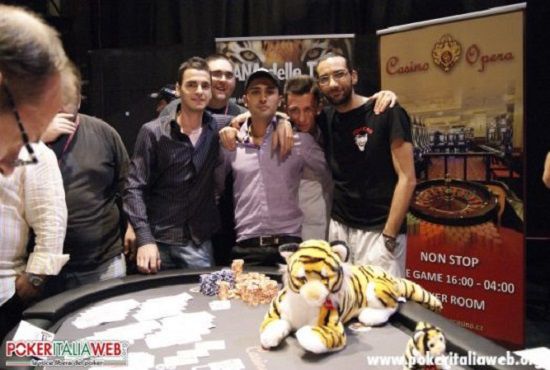 Puya dopo una delle sue vittorie al Tana delle Tigri