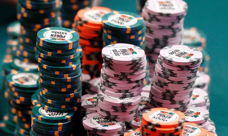 Poker e Risate: quando i problemi intestinali danneggiano la tua immagine ai tavoli cash!