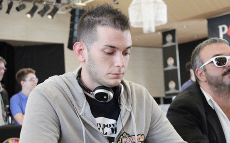 Alessandro al tavolo live