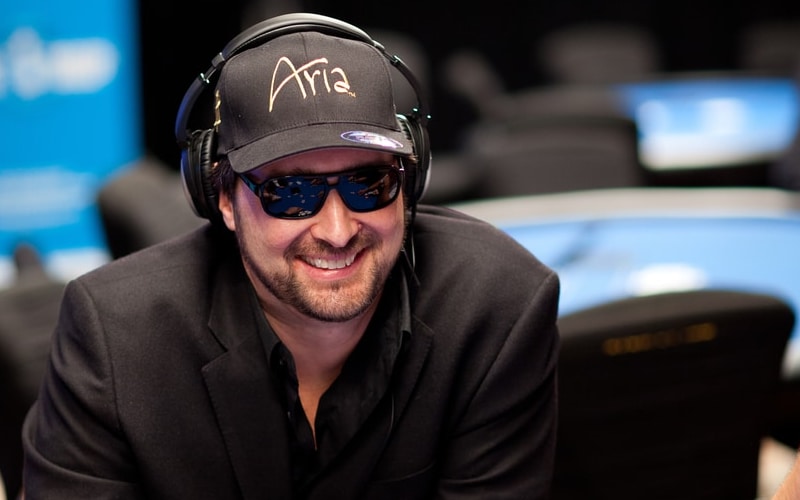 King of the Hill II – Phil Hellmuth perde la corona contro Talbot, ma si rifà con un tiro a canestro da 3 punti da 15mila dollari