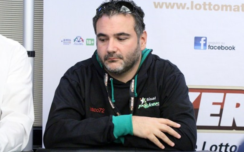 Pasquale durante un evento live Pasquale durante un evento live