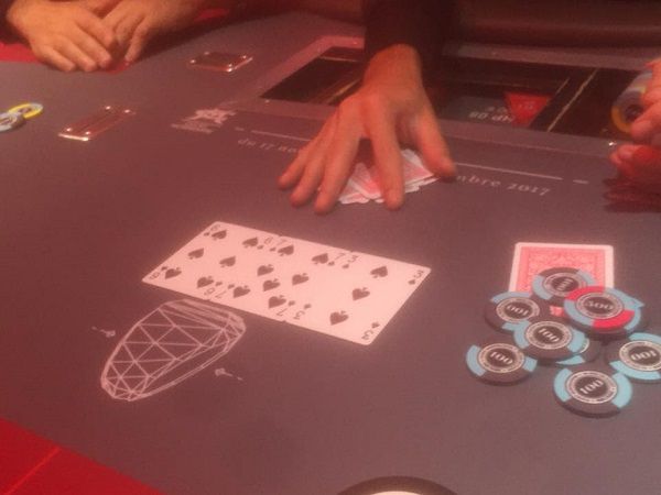 Il flop con il secondo 6 di picche
