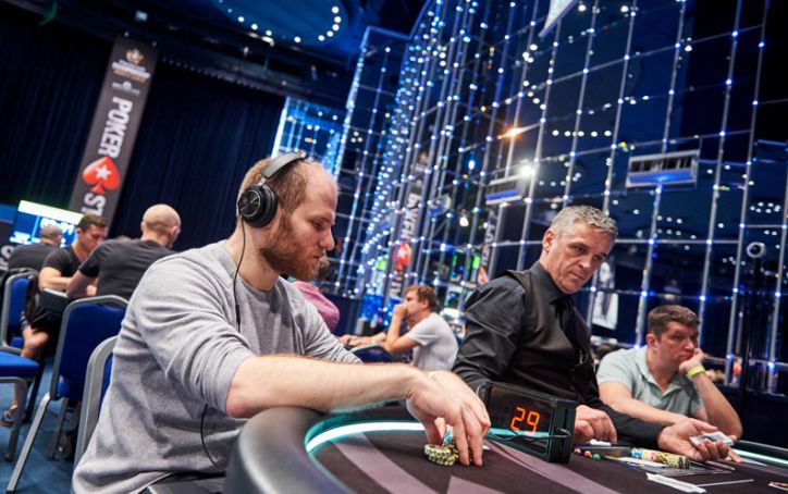 Sam Greenwood, chipleader nel Millions Main Event Sam Greenwood, chipleader nel Millions Main Event