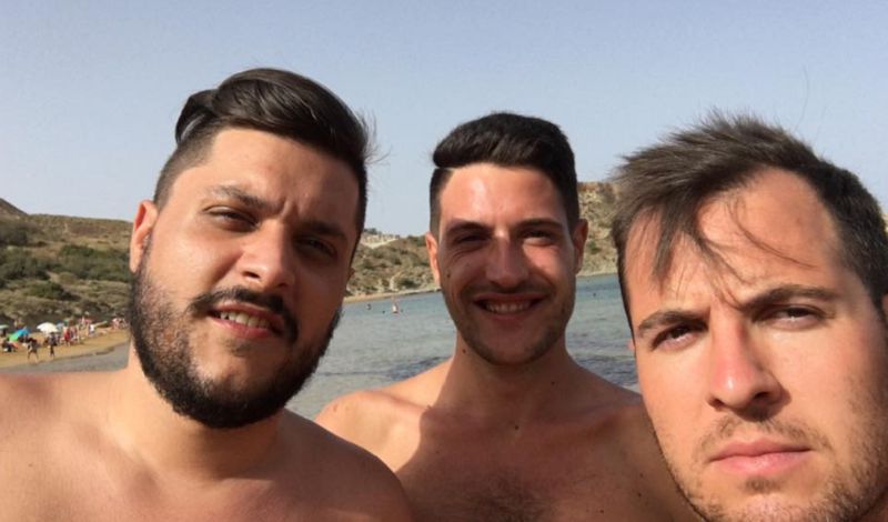 Umberto Calabrese con un paio di 'colleghi'